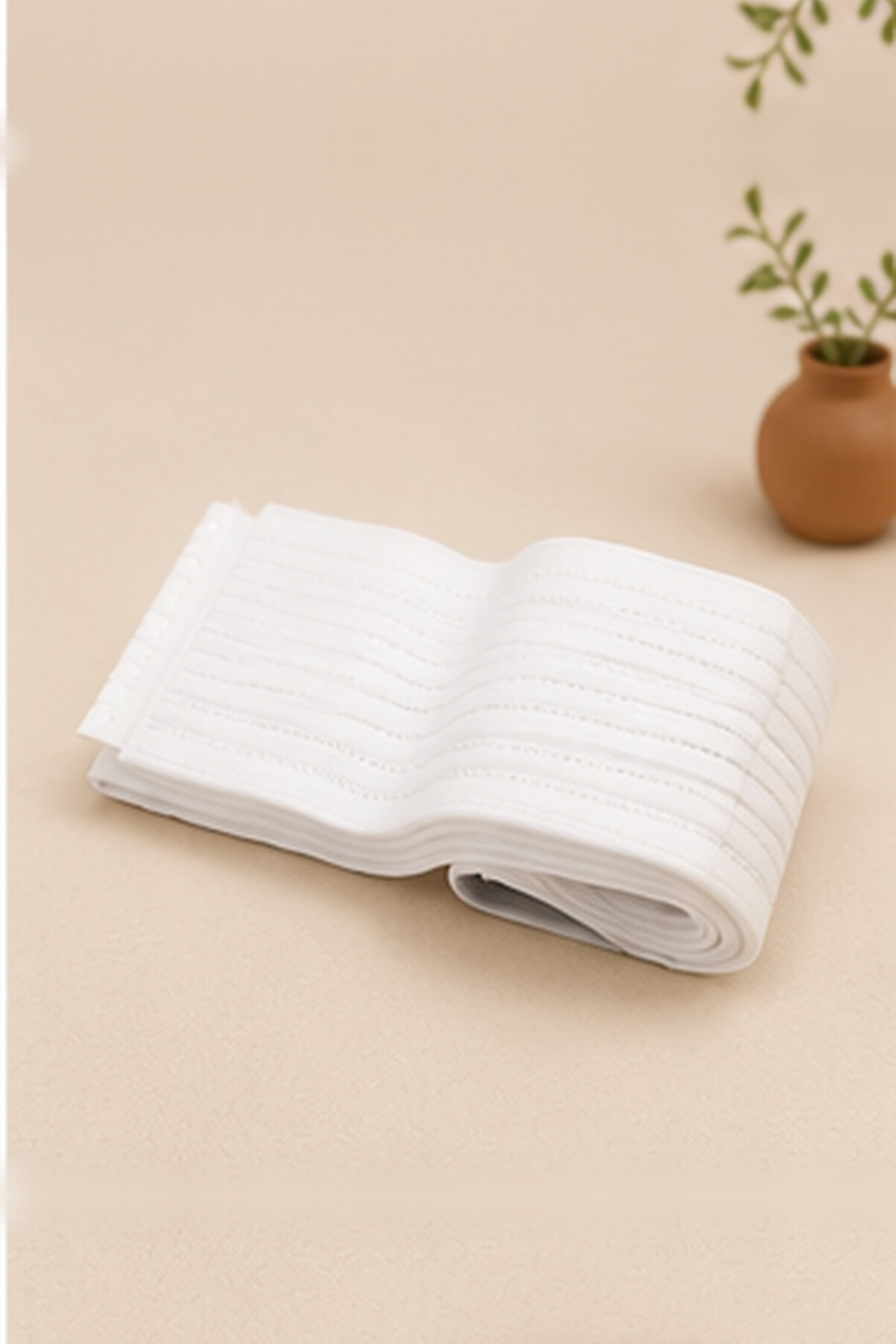 CHOSAE Compression Wrap - white, studio view